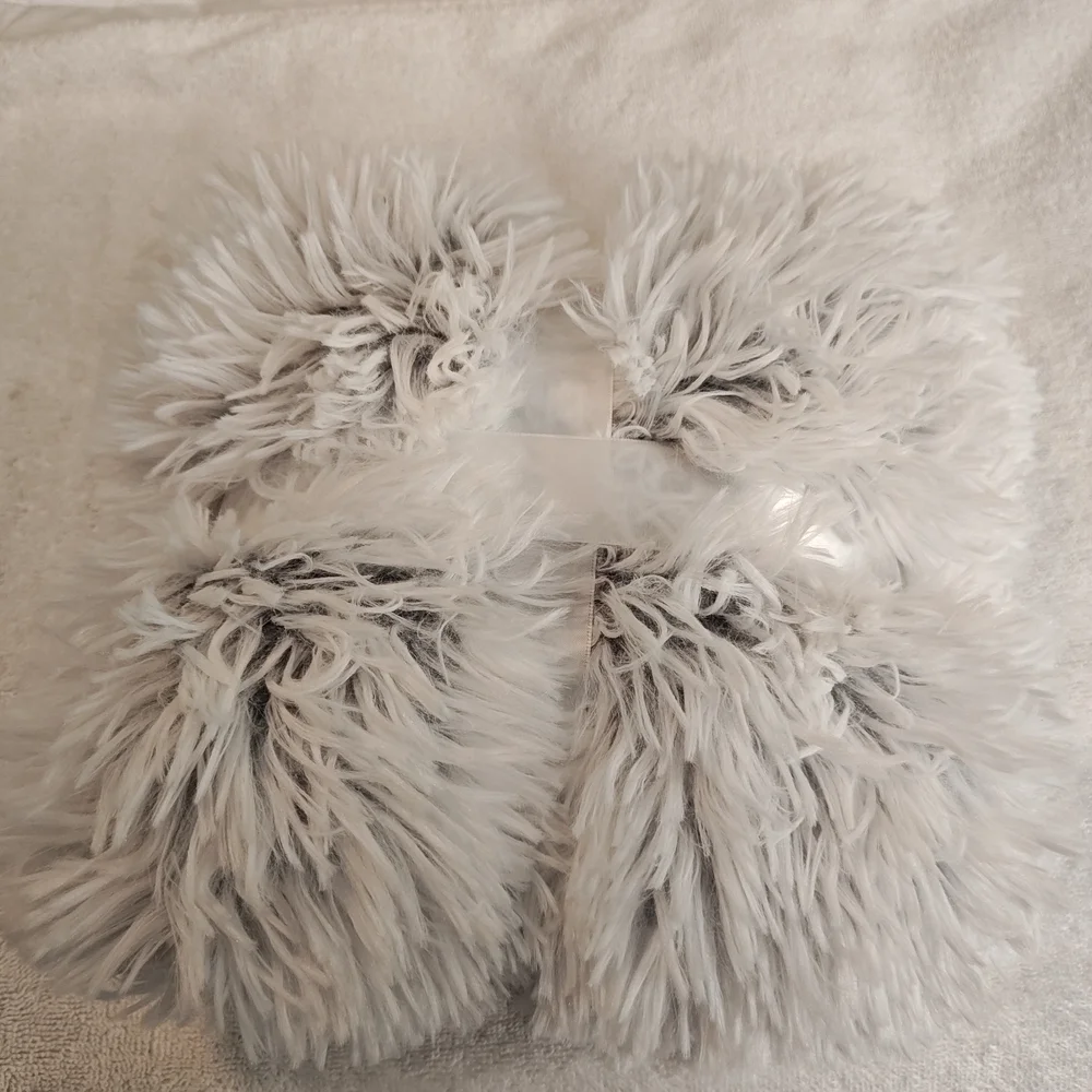Calming Shag Blanket For Dogs in Frost Color, NWT